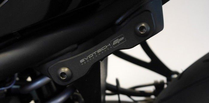 Uitlaatsteun zwart met afwerkplaatje Evotech Performance Yamaha MT-03 '16-21