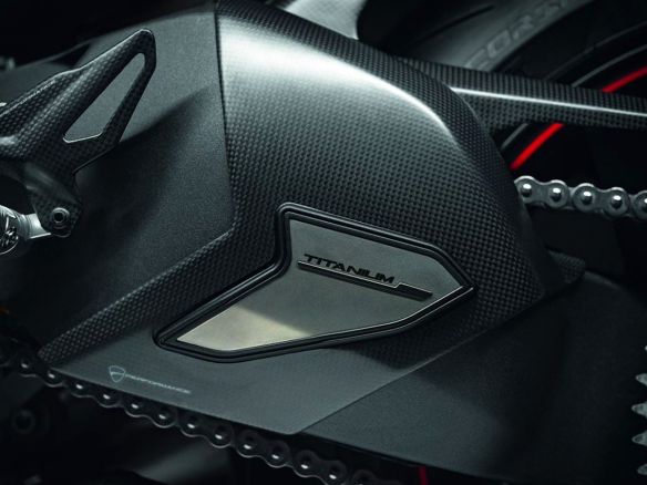 DUCATI PERFORMANCE CARBON SWINGARM COVER DUCATI PANIGALE V4 / S / R 2018-2022