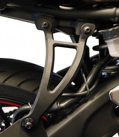 Uitlaatsteun zwart met afwerkplaatje Evotech Performance Yamaha MT-03 '16-21